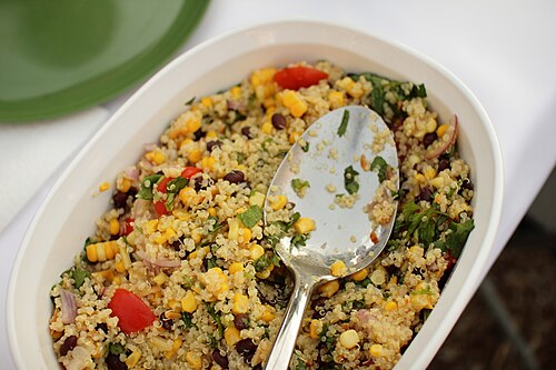 Salade de quinoa, pois chiches et feta