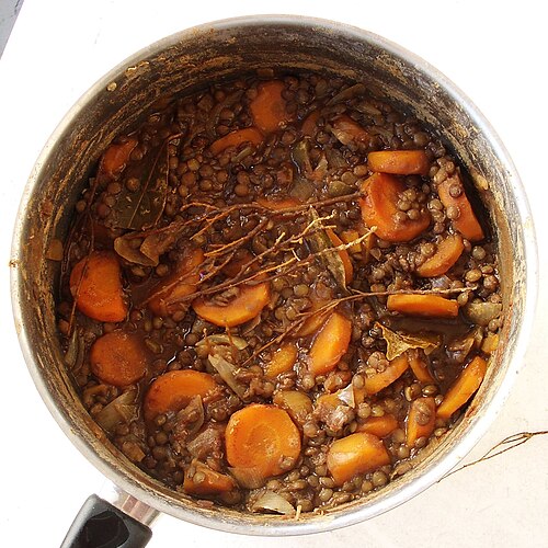 Lentilles vertes mijotées aux carottes