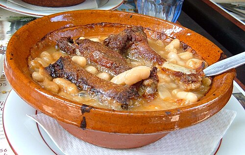 Haricots blancs à la tomate et saucisse