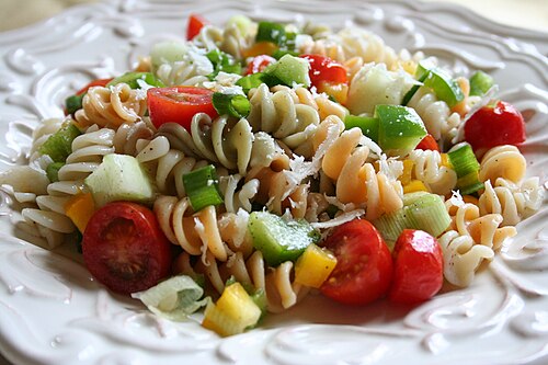 Salade de pâtes, thon et maïs
